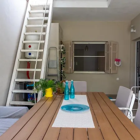 Modern & Charming Lejlighed *